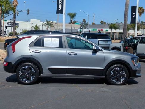 Certified 2024 Kia Niro Wind FWD image 2