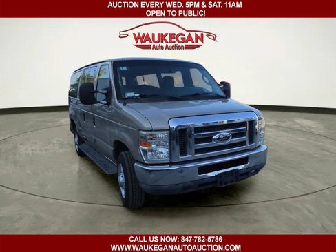 Used 2011 Ford E-350 and Econoline 350 XLT RWD image 3