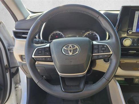 Used 2024 Toyota Highlander XLE image 13