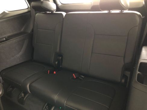 Used 2021 Chevrolet Traverse RS AWD/4WD image 9