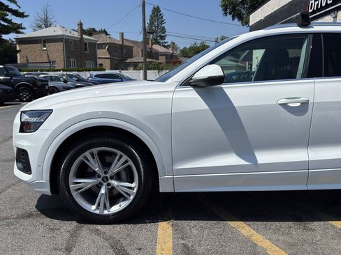 Used 2023 Audi Q8 Premium w/ Convenience Package AWD/4WD image 2