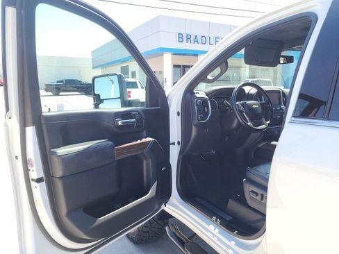 Used 2023 Chevrolet Silverado 3500 High Country w/ Safety Package II image 33