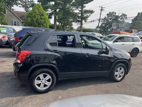 Used 2021 Chevrolet Trax LS w/ Tint and Cruise Package AWD/4WD image 6