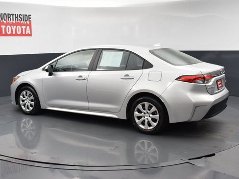 Used 2025 Toyota Corolla LE FWD image 2
