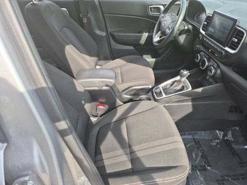 Used 2025 Hyundai Venue SEL FWD image 30