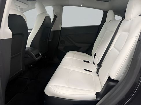 Used 2024 Tesla Model Y Long Range AWD/4WD image 13
