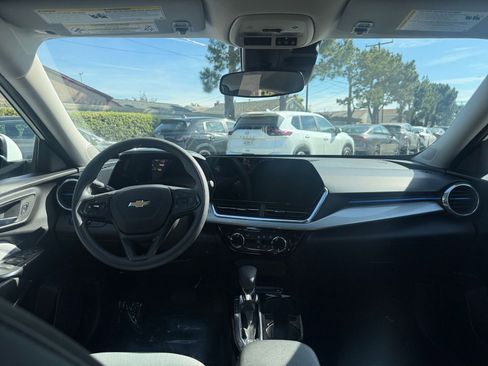 Used 2025 Chevrolet Trax LT image 30