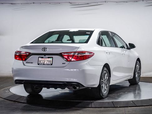 Used 2017 Toyota Camry SE FWD image 4