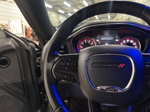 Used 2018 Dodge Challenger SXT image 14