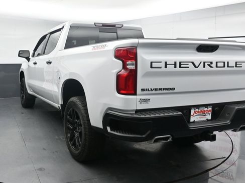 Used 2022 Chevrolet Silverado 1500 LT Trail Boss w/ Convenience Package II AWD/4WD image 6