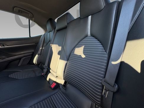 Used 2022 Toyota Camry SE image 4