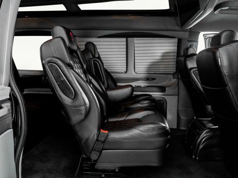 Used 2023 GMC Savana 2500 image 29