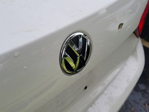 Used 2012 Volkswagen Passat 3.6 SEL Premium image 8