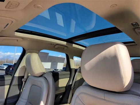 Certified 2022 Lincoln Corsair AWD w/ Premium Package image 4