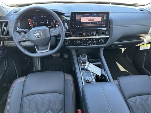 New 2026 Nissan Pathfinder Platinum image 18