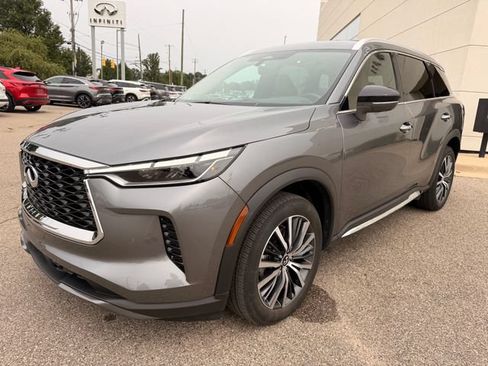 Used 2023 INFINITI QX60 Sensory AWD/4WD image 2