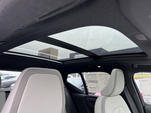 New 2026 Volvo EX40 Plus w/ Protection Package Premier image 10