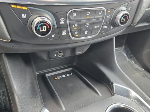 Used 2022 Chevrolet Traverse Premier w/ Redline Edition FWD image 19