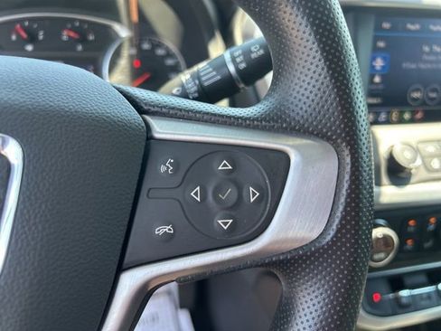 Used 2022 GMC Acadia SLE w/ Driver Convenience Package FWD image 19