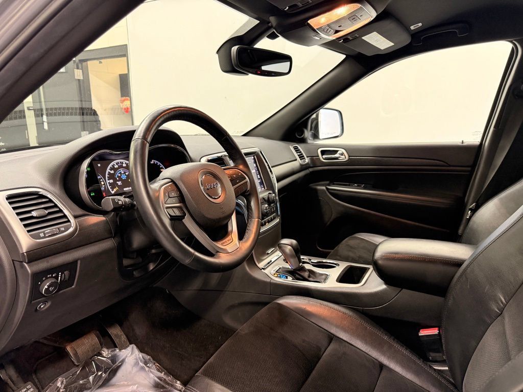 Used 2018 Jeep Grand Cherokee Altitude AWD/4WD image 11