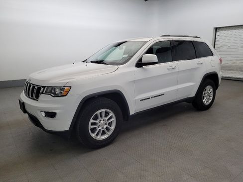 Used 2019 Jeep Grand Cherokee Laredo image 2