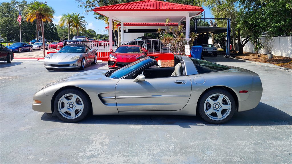 Used 1998 Chevrolet Corvette Coupe w/ Memory Pkg RWD image 5