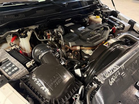 Used 2018 RAM 3500 Laramie RWD image 9