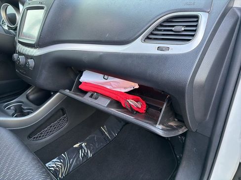 Used 2019 Dodge Journey SE FWD image 30