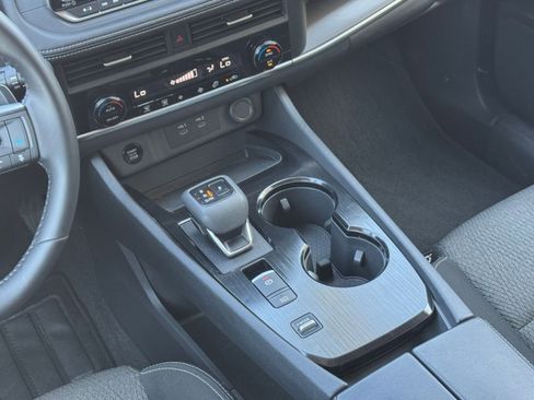 Used 2025 Nissan Rogue SV FWD image 43