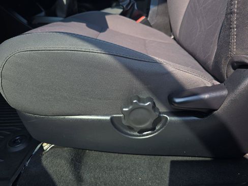Used 2018 Toyota Tacoma TRD Sport AWD/4WD image 20