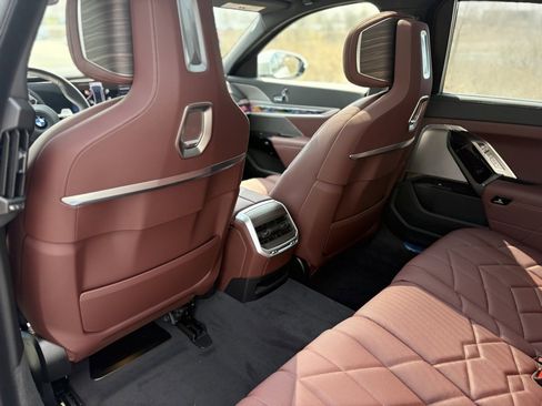 Used 2025 BMW 760i xDrive w/ Executive Package image 19