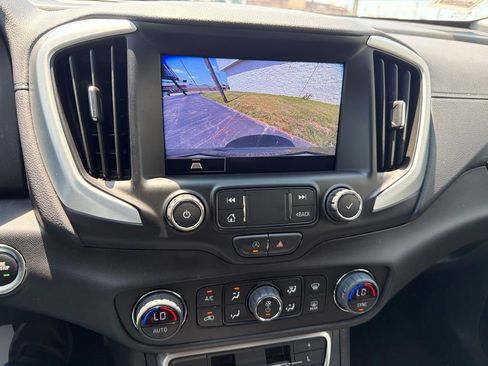 Used 2024 GMC Terrain SLE w/ Driver Convenience Package FWD image 24