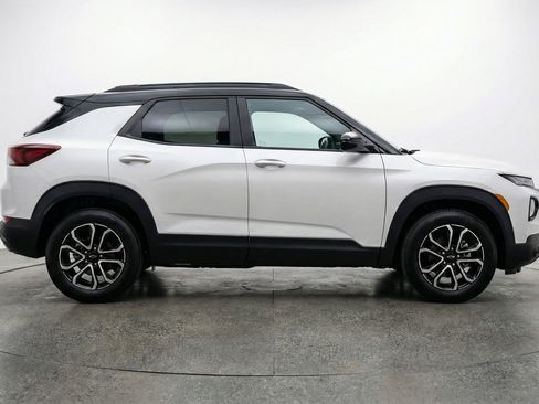 Used 2025 Chevrolet TrailBlazer LT FWD image 11