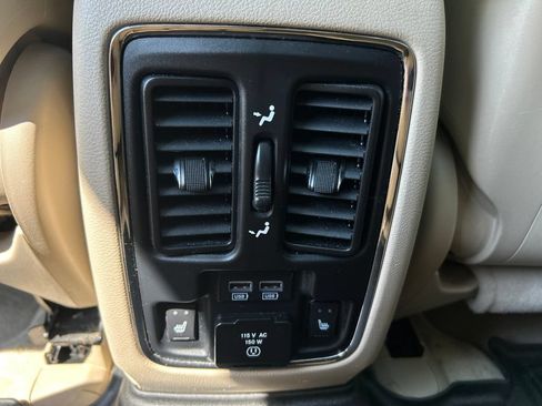 Used 2015 Jeep Grand Cherokee Overland AWD/4WD image 15