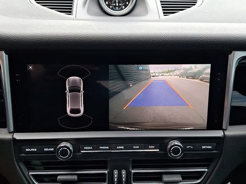 Certified 2021 Porsche Macan AWD/4WD image 21