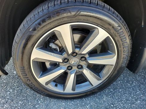 Used 2025 Honda Pilot Elite image 17