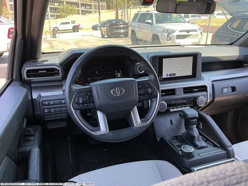 Used 2025 Toyota 4Runner SR5 AWD/4WD image 12