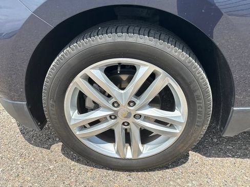 Used 2019 Chevrolet Equinox Premier FWD image 18