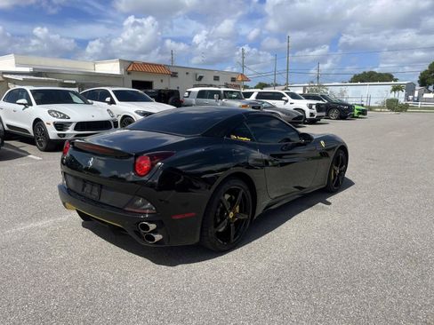 Used 2014 Ferrari California RWD image 8