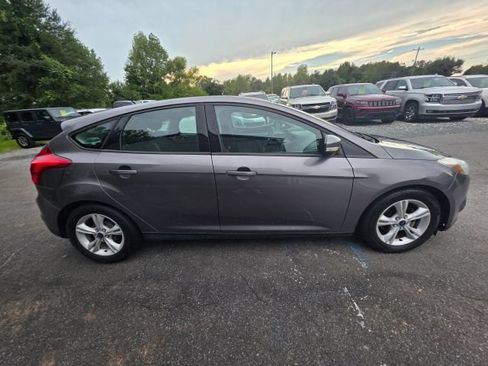 Used 2014 Ford Focus SE FWD image 4