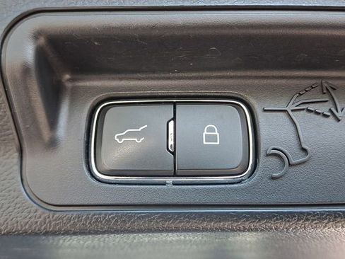 Used 2023 Ford Explorer XLT w/ Equipment Group 202A AWD/4WD image 31