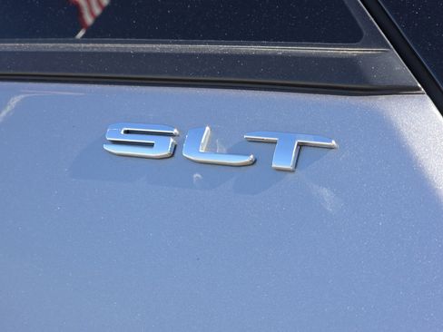 Used 2024 GMC Terrain SLT FWD image 8