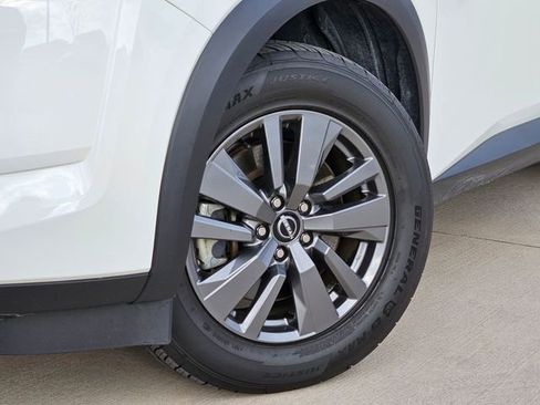 Used 2024 Nissan Pathfinder SV image 7