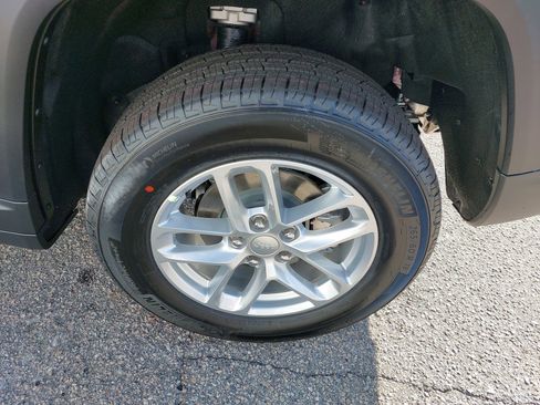 New 2025 Jeep Grand Cherokee Laredo X w/ Luxury Tech Group I image 36