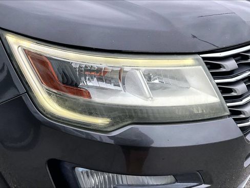 Used 2017 Ford Explorer XLT w/ Equipment Group 202A FWD image 40