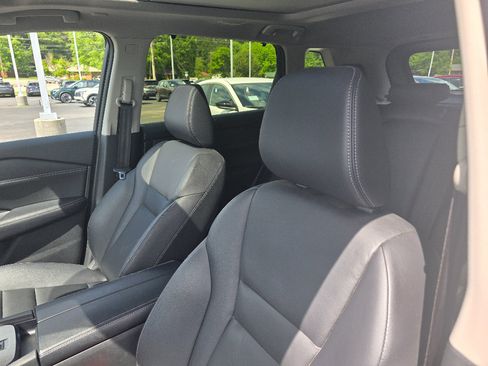 Used 2025 Nissan Rogue SL w/ Tech Package FWD image 12