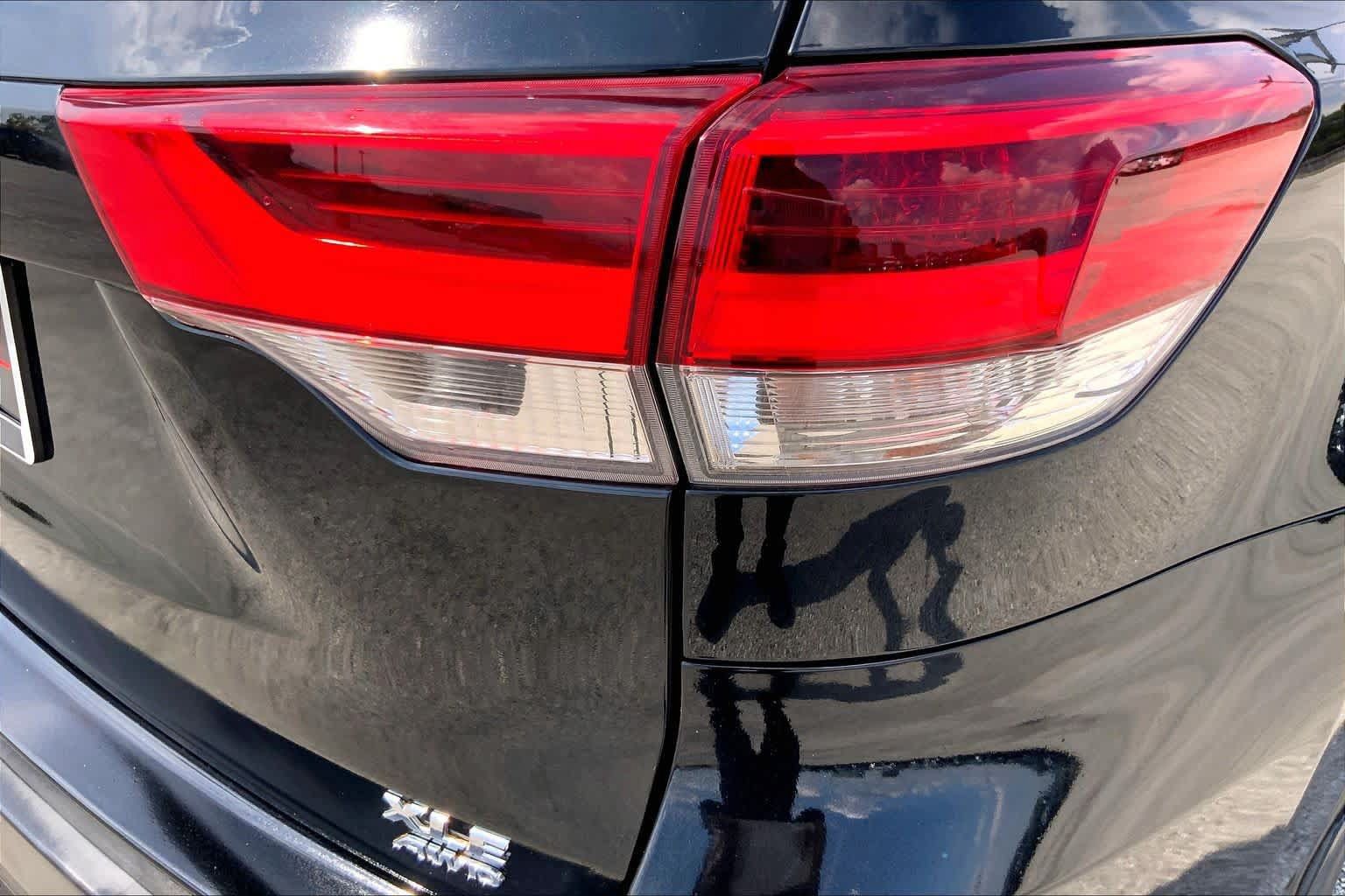 Used 2019 Toyota Highlander XLE AWD/4WD image 30