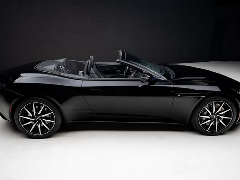 Used 2019 Aston Martin DB11 Volante RWD image 35