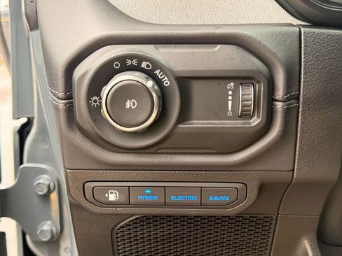 Used 2025 Jeep Wrangler Unlimited Sahara image 31