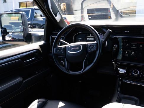 Used 2024 GMC Sierra 2500 AT4 w/ AT4 Premium Plus Package AWD/4WD image 10